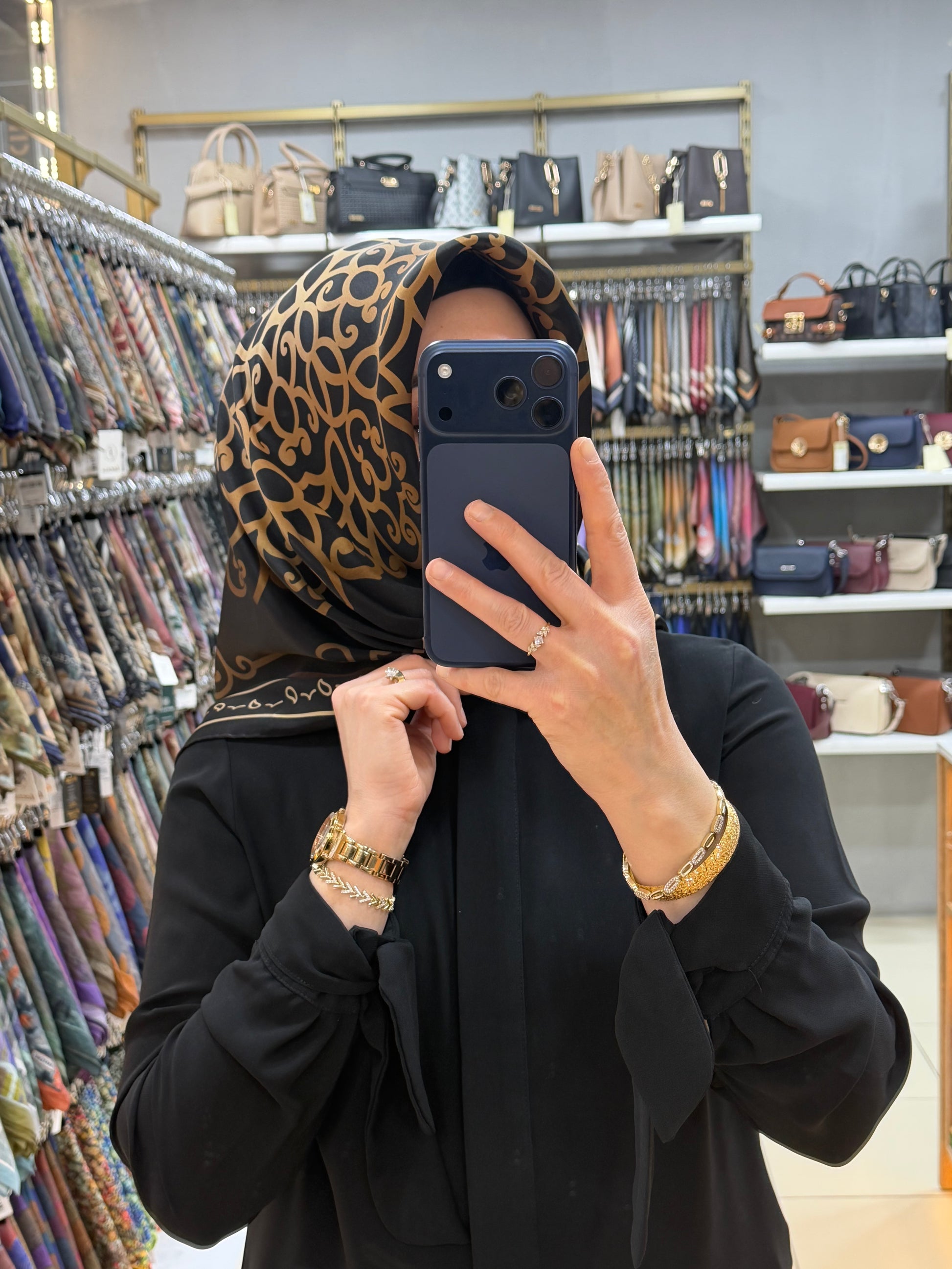 Armine Nostalji Serisi Sura İpek Eşarp 8650 30 — Siyah [stokoz:f43jPCytEdoKLeG8xCvA%3ASiyah%3A1%3A5usd48]