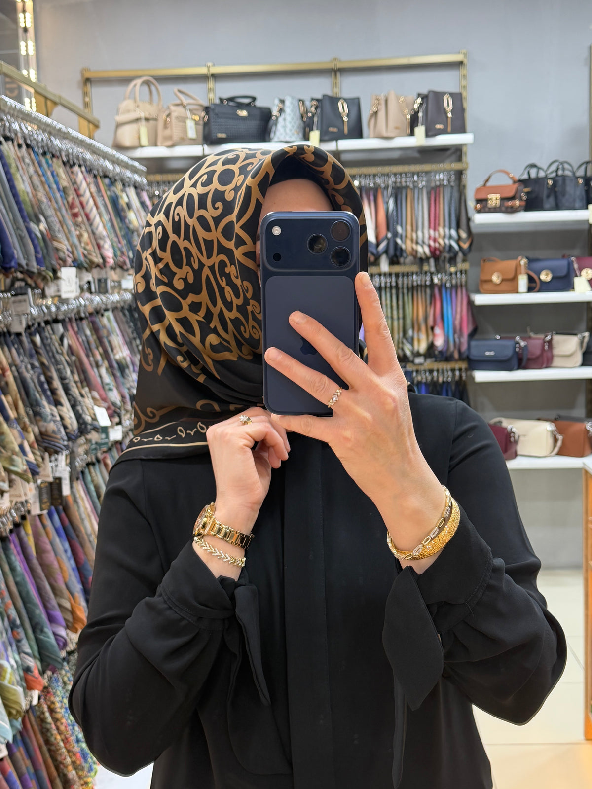 Armine Nostalji Serisi Sura İpek Eşarp 8650 30 — Siyah [stokoz:f43jPCytEdoKLeG8xCvA%3ASiyah%3A1%3Auu3co8]