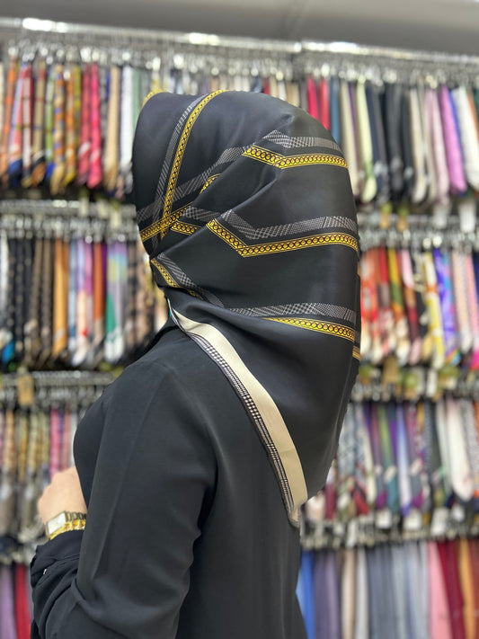 Armine Nostalji Serisi Sura İpek Eşarp 8833 09 — Siyah [stokoz:k2eExqNcXpEQMhL5Pk4g%3ASiyah%3A0%3A1d6czc8]